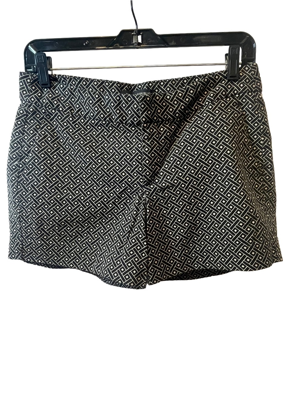 Banana Republic Black and Cream Geometric Print Shorts Women’s Size 2
